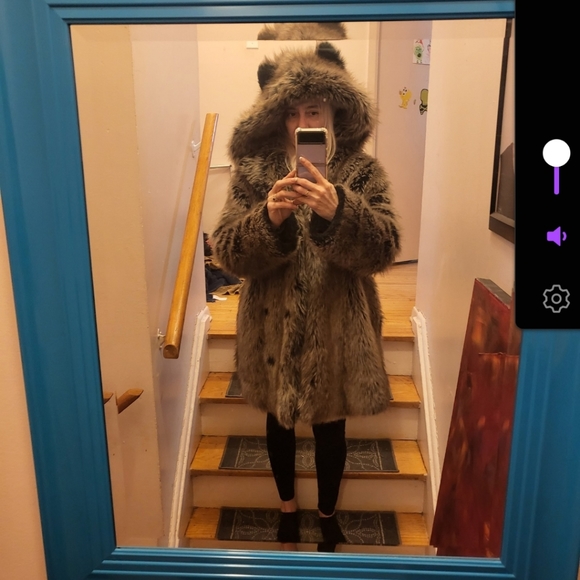 Spirithoods grey wolf classic faux fur coat small (fits big) - Picture 5 of 8